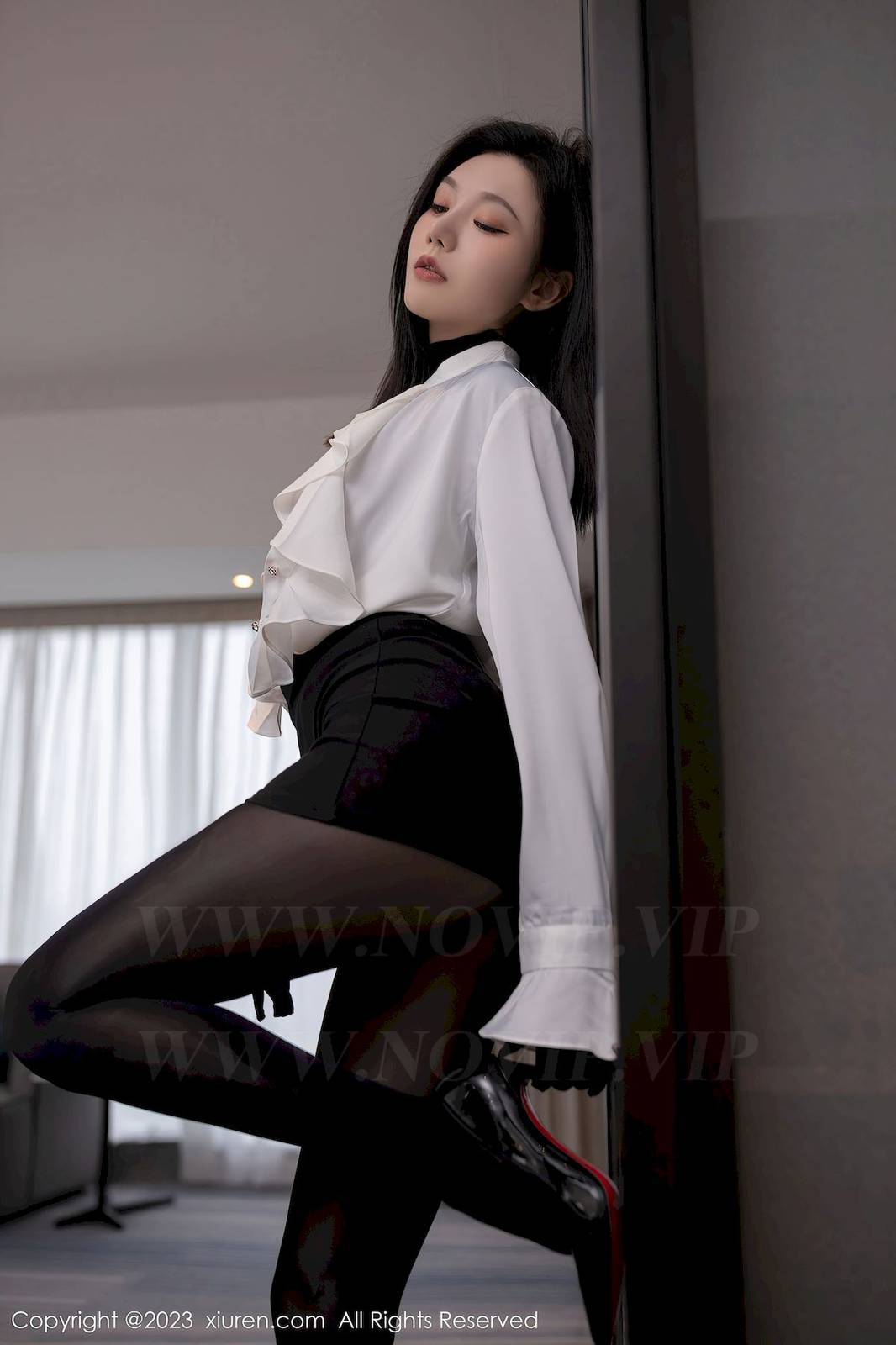 秀人网美女模特安然anran轻透连体衣搭配黑丝系列性感写真-11