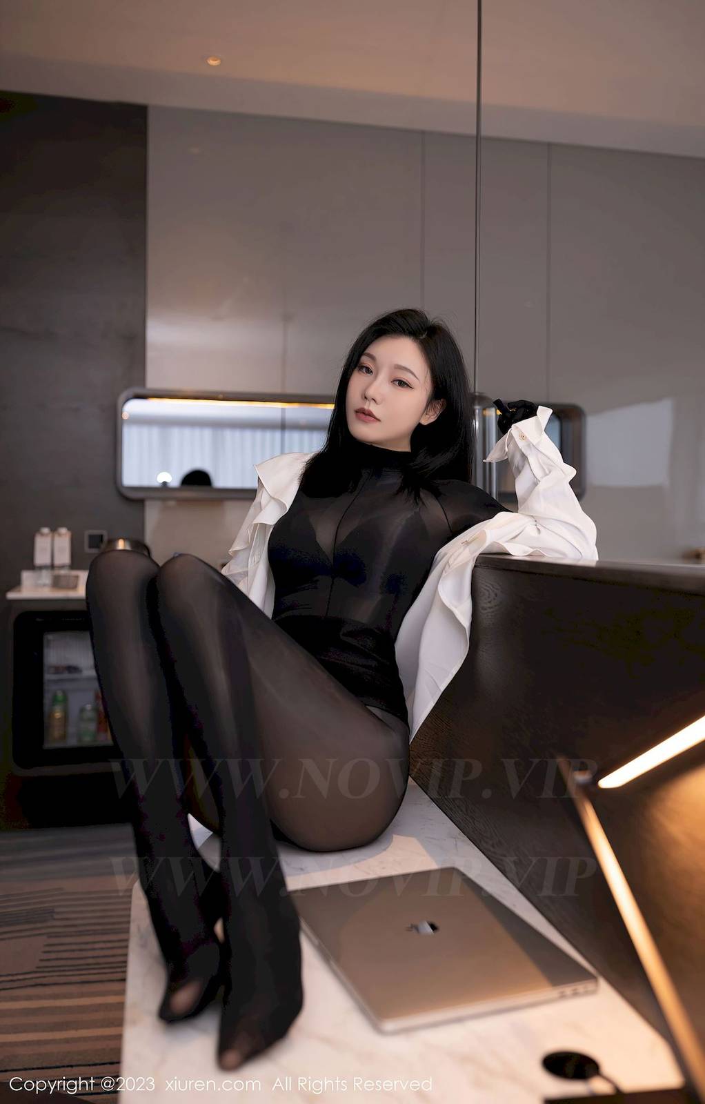 秀人网美女模特安然anran轻透连体衣搭配黑丝系列性感写真-25
