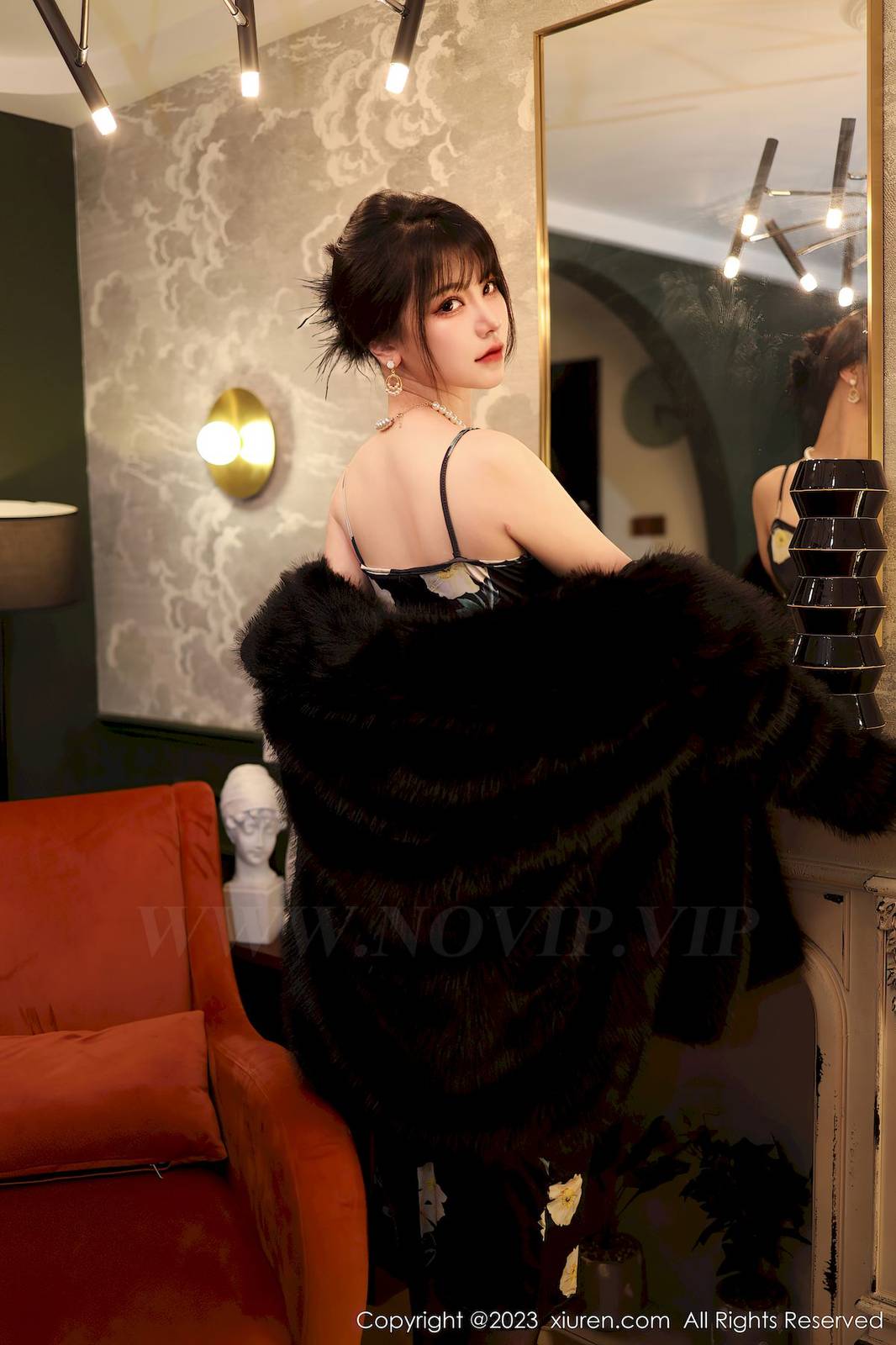 秀人网新人嫩模桃桃子_黑色花朵图案长裙黑丝性感写真-2