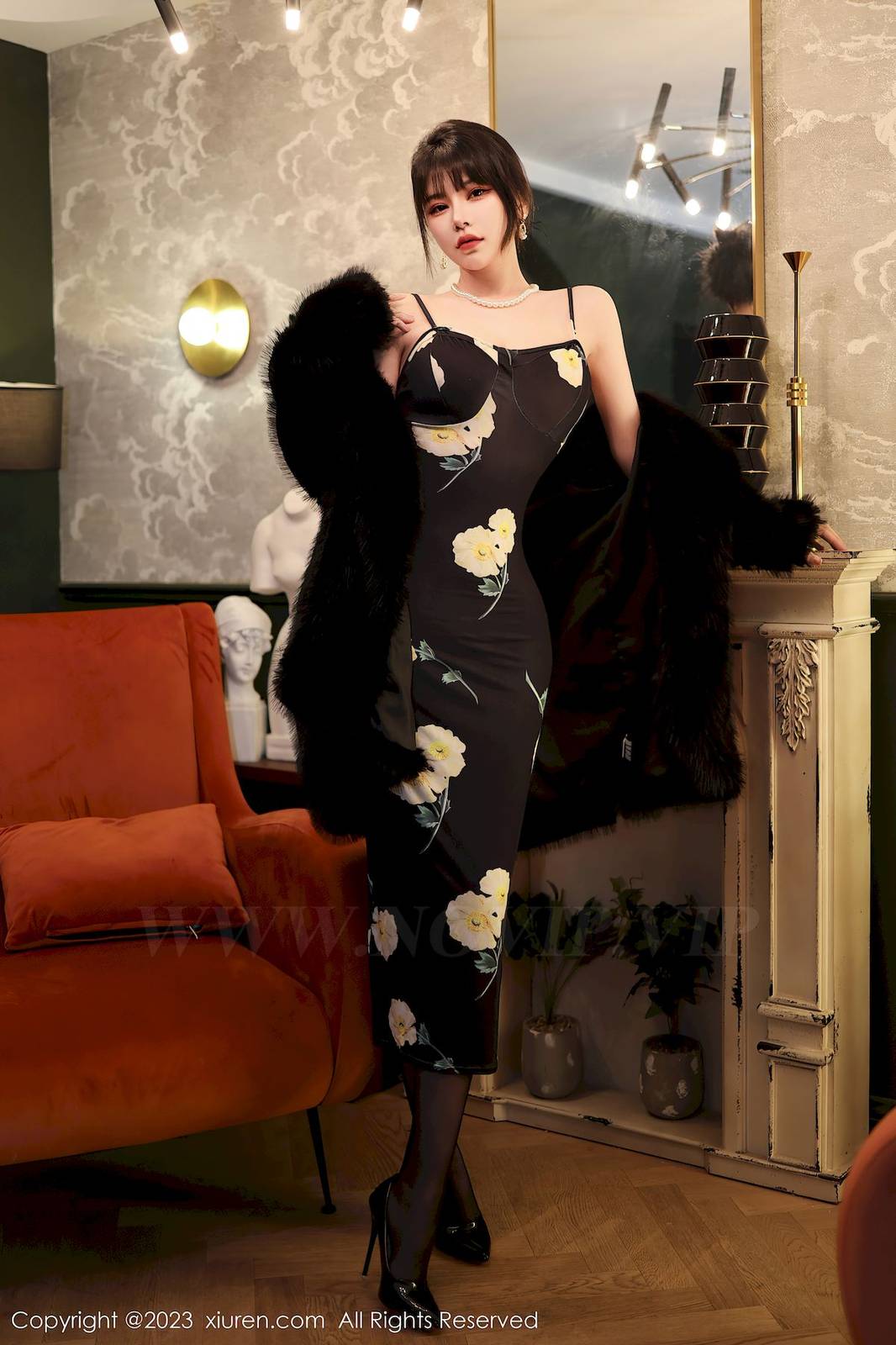 秀人网新人嫩模桃桃子_黑色花朵图案长裙黑丝性感写真-5