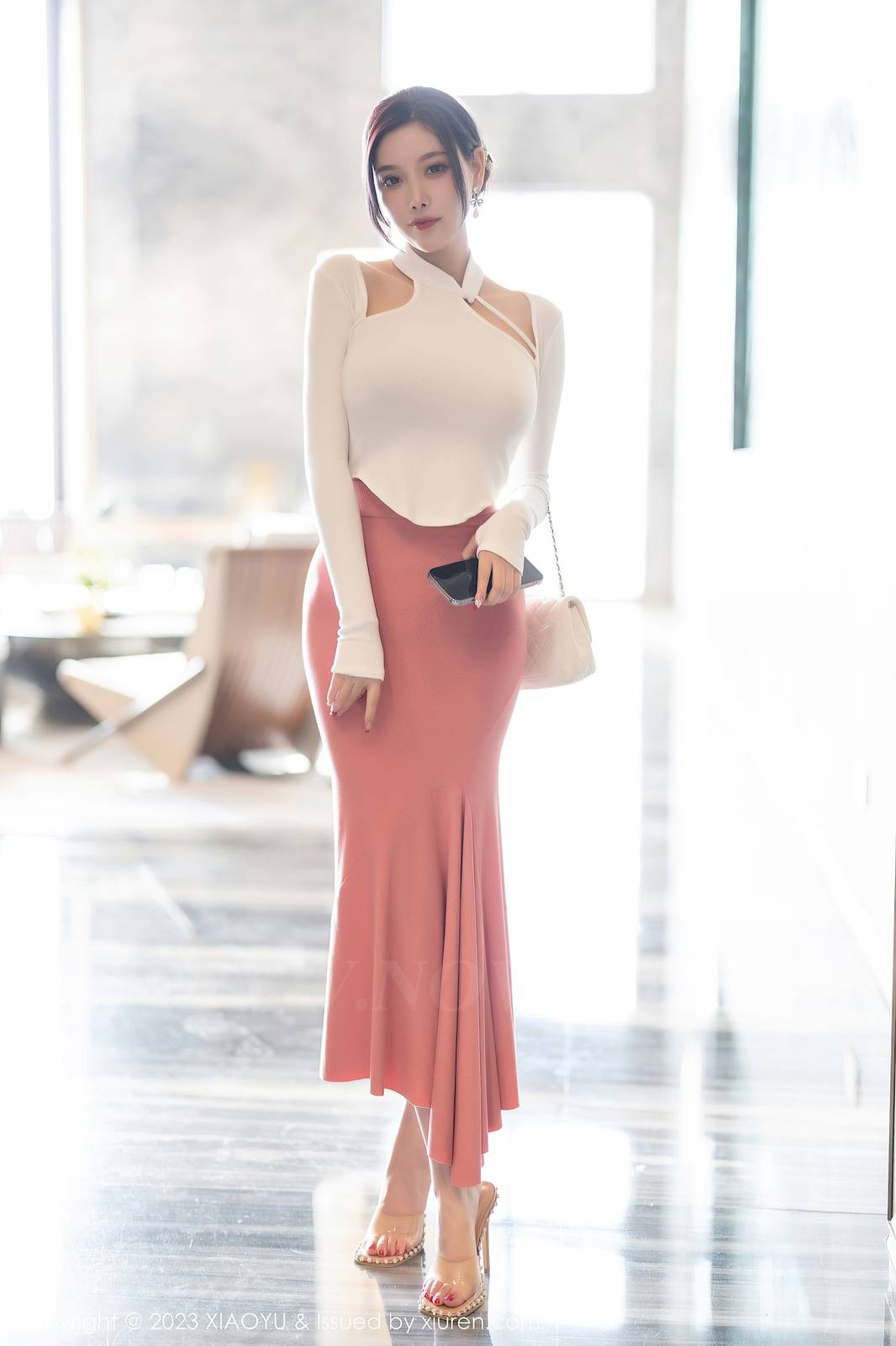 语画界性感女神杨晨晨Yome白色上衣淡红色长裙私房写真-12