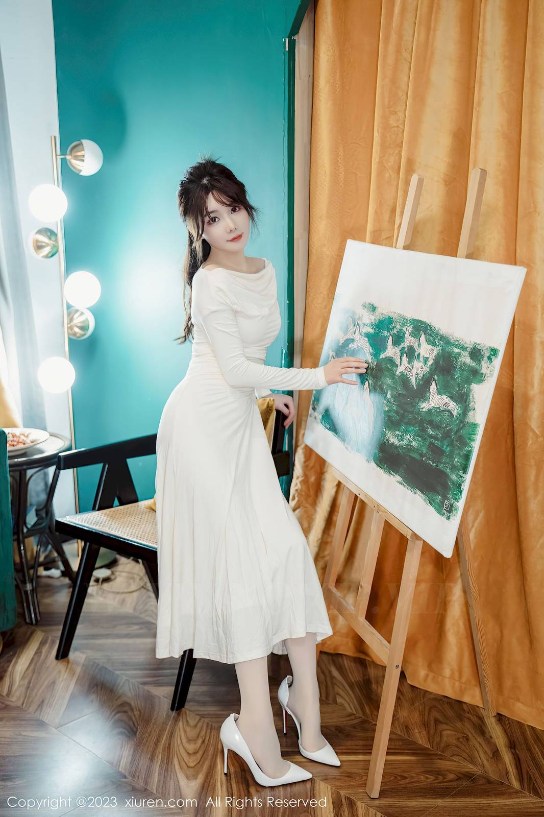 秀人网美女模特婠婠么白色露肩连衣裙原色丝袜性感写真-2