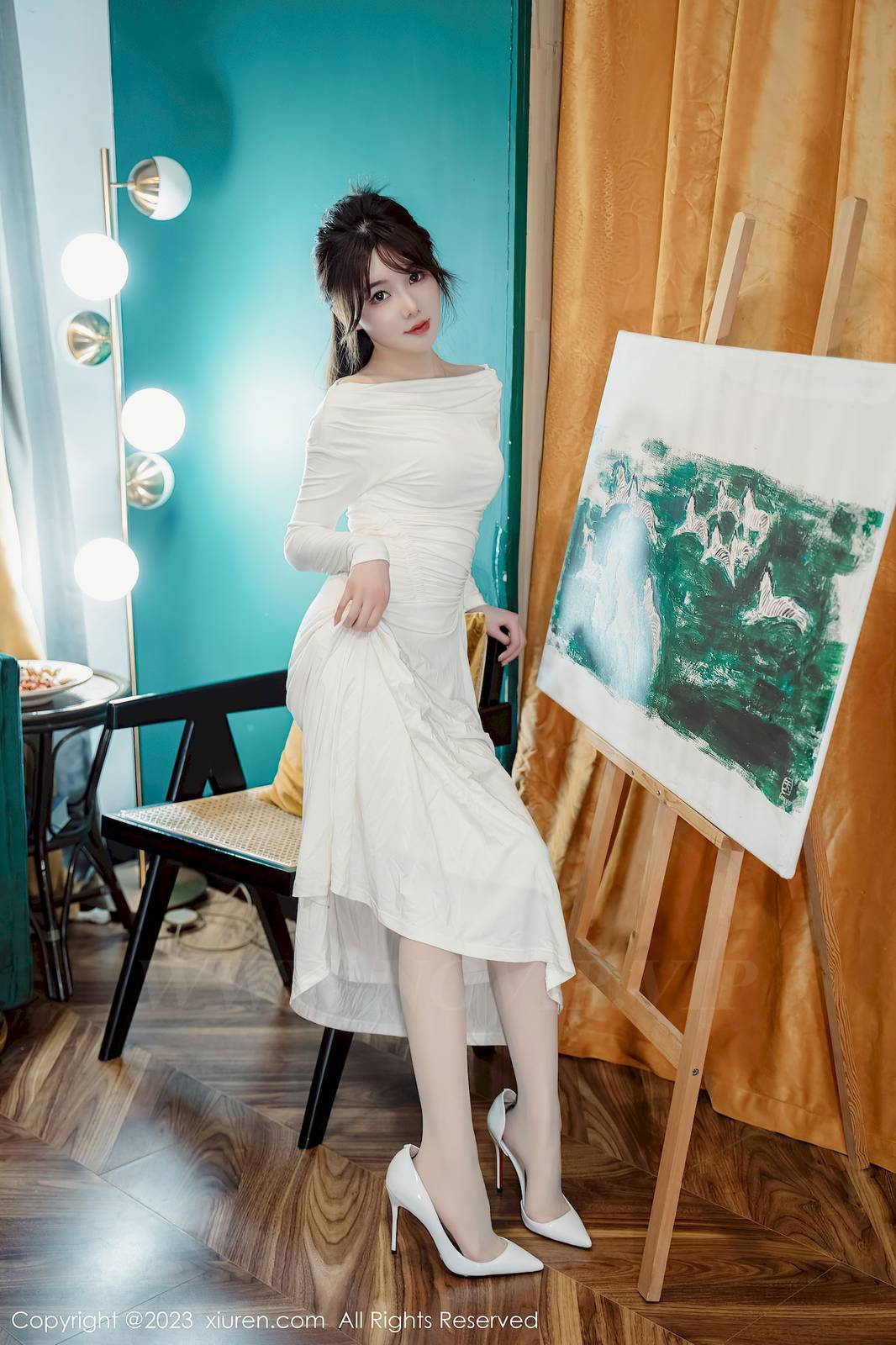 秀人网美女模特婠婠么白色露肩连衣裙原色丝袜性感写真-4