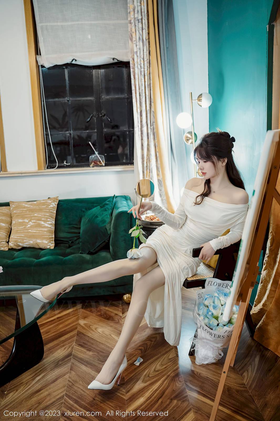 秀人网美女模特婠婠么白色露肩连衣裙原色丝袜性感写真-23