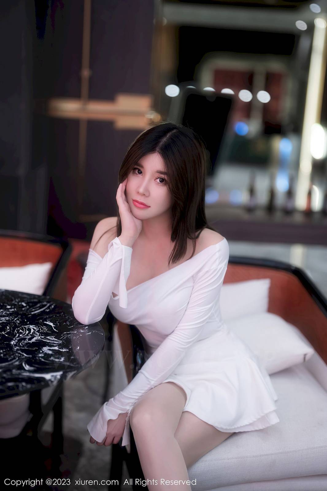 秀人网美女模特周jojobaby露肩白裙搭配原色丝袜私房写真-11