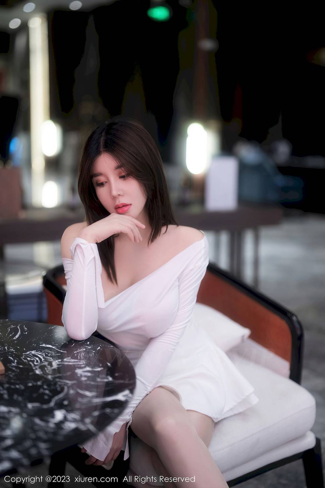 秀人网美女模特周jojobaby露肩白裙搭配原色丝袜私房写真-10