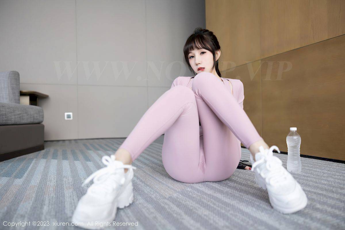 秀人网美女模特波巧酱粉色运动服饰健身场所海南岛旅拍-31