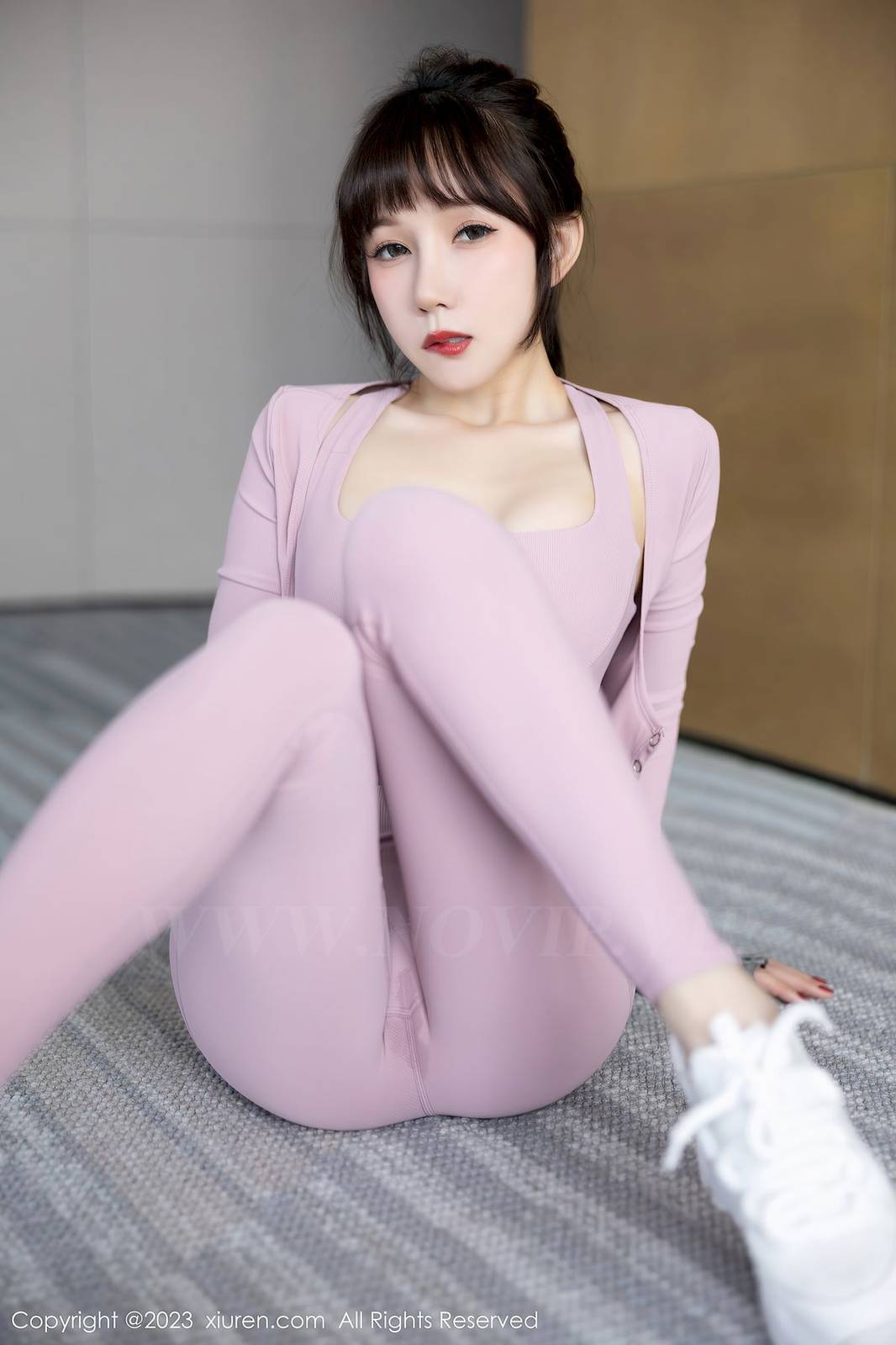 秀人网美女模特波巧酱粉色运动服饰健身场所海南岛旅拍-34