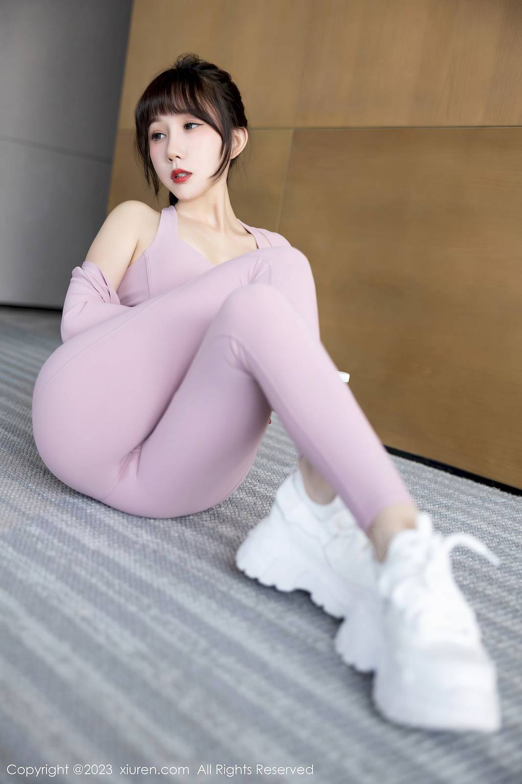 秀人网美女模特波巧酱粉色运动服饰健身场所海南岛旅拍-39