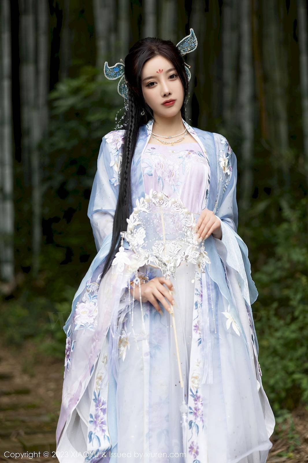 语画界性感女神杨晨晨Yome淡蓝紫色古装服饰白色丝袜写真-3