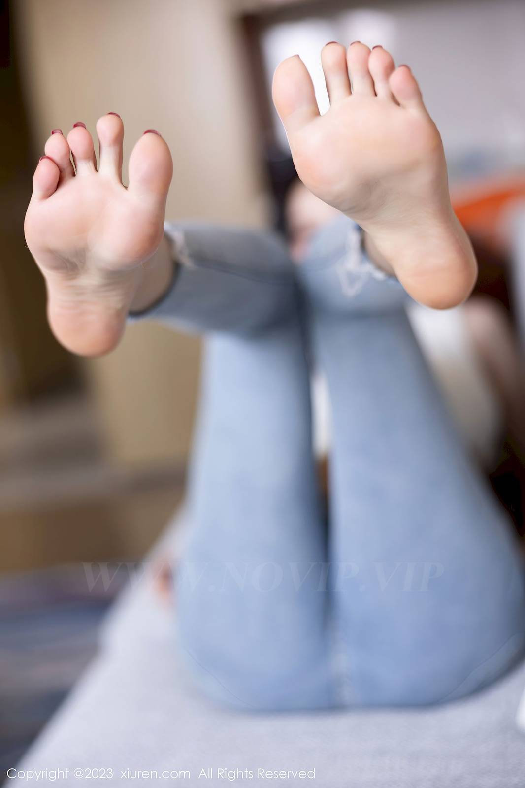 秀人网性感女神杨晨晨Yome白色短款上衣搭配蓝色短裤写真-24