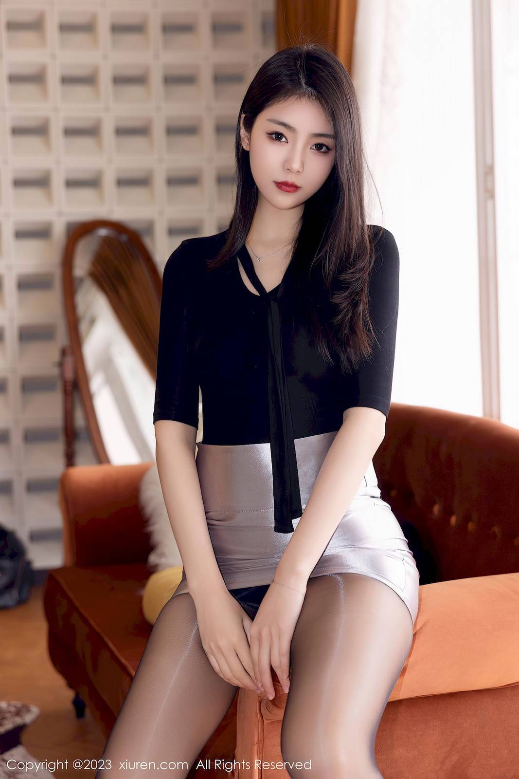 秀人网美女模特可乐Vicky黑色上衣搭配银色短裙性感写真-26