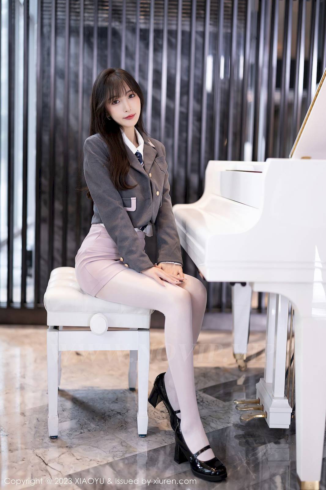 语画界美女模特林星阑粉色情趣护士服白色丝袜性感写真-4