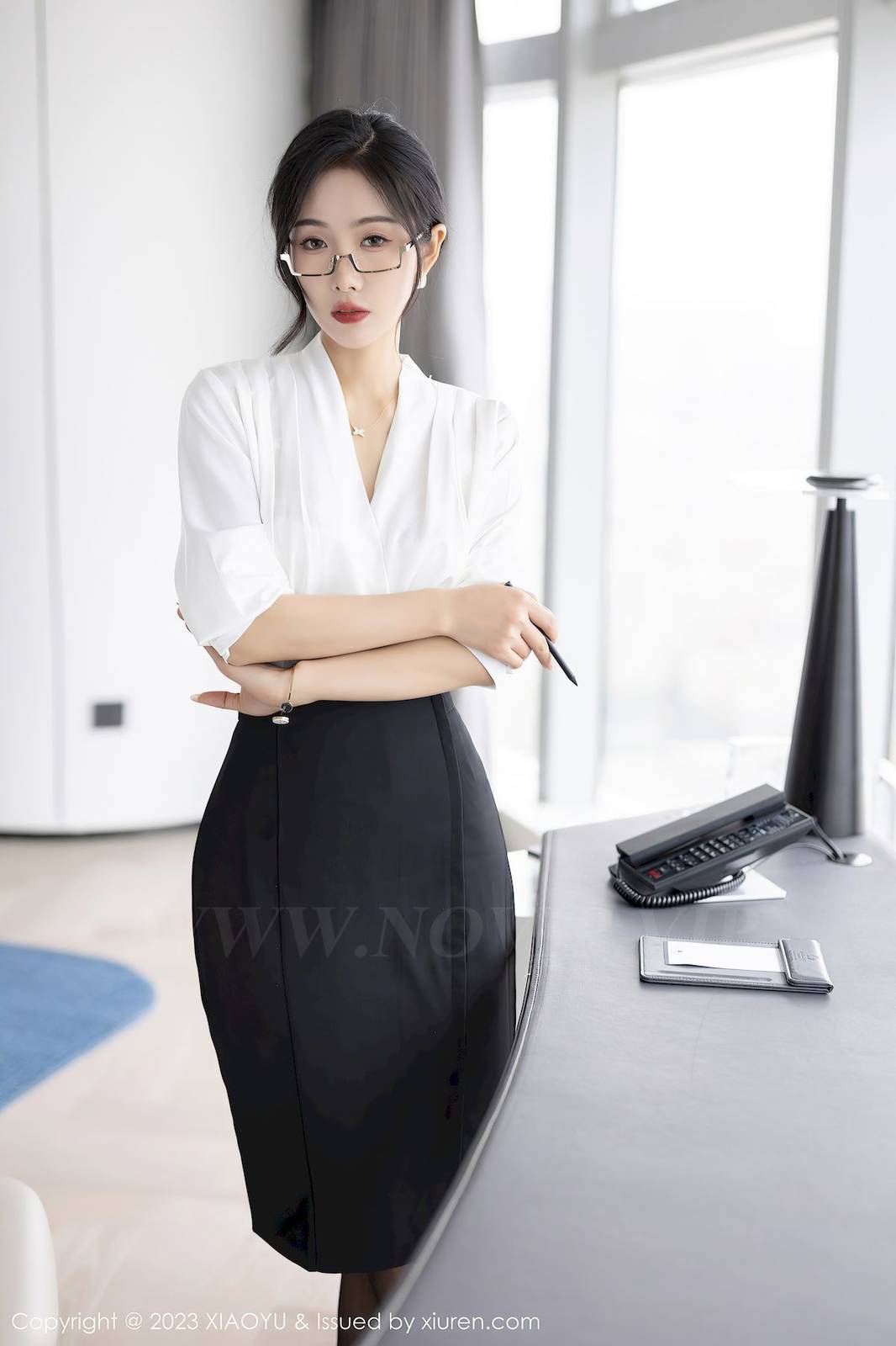 语画界美女模特苏苏阿职业装OL服饰绝美姿态性感写真-2