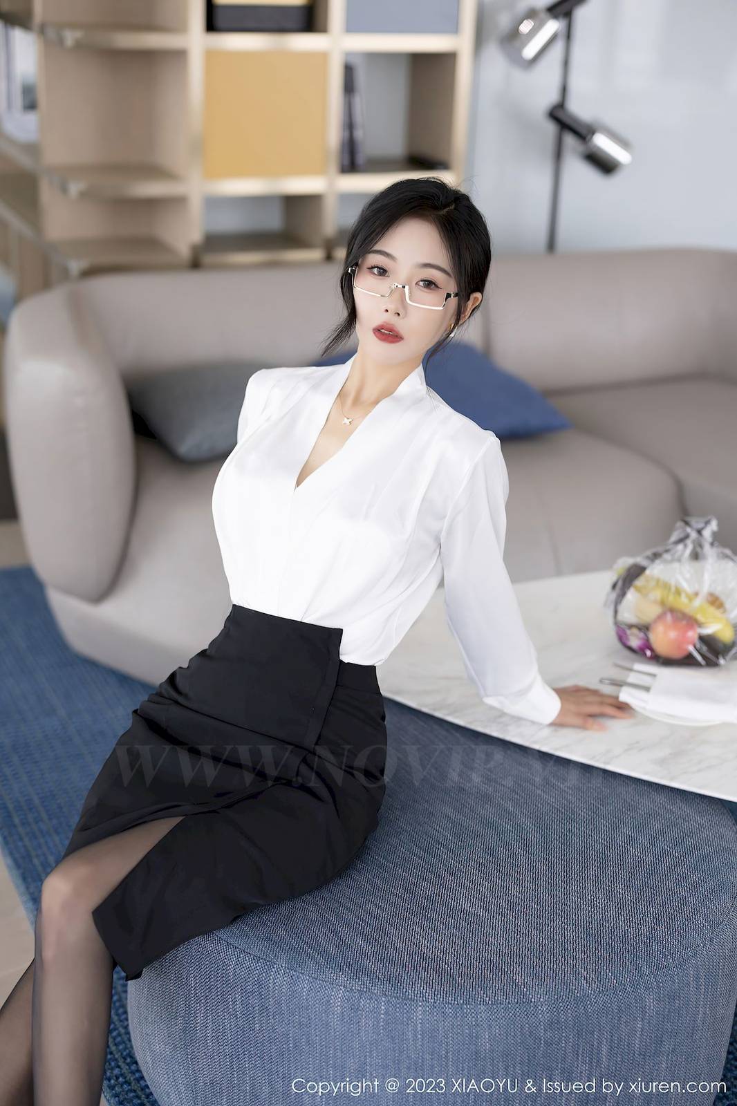 语画界美女模特苏苏阿职业装OL服饰绝美姿态性感写真-13