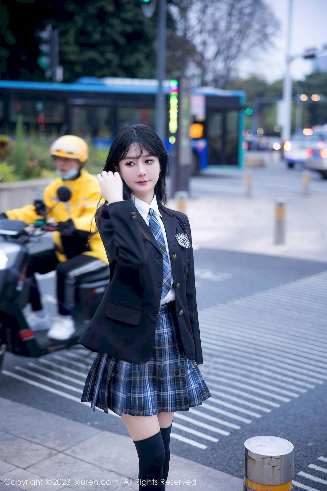 秀人网美女模特幼幼学妹制服格子裙搭配长筒袜性感写真-8