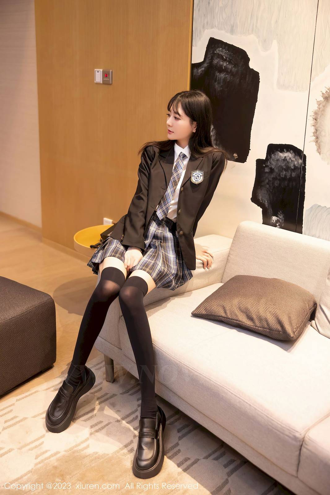秀人网美女模特幼幼学妹制服格子裙搭配长筒袜性感写真-12