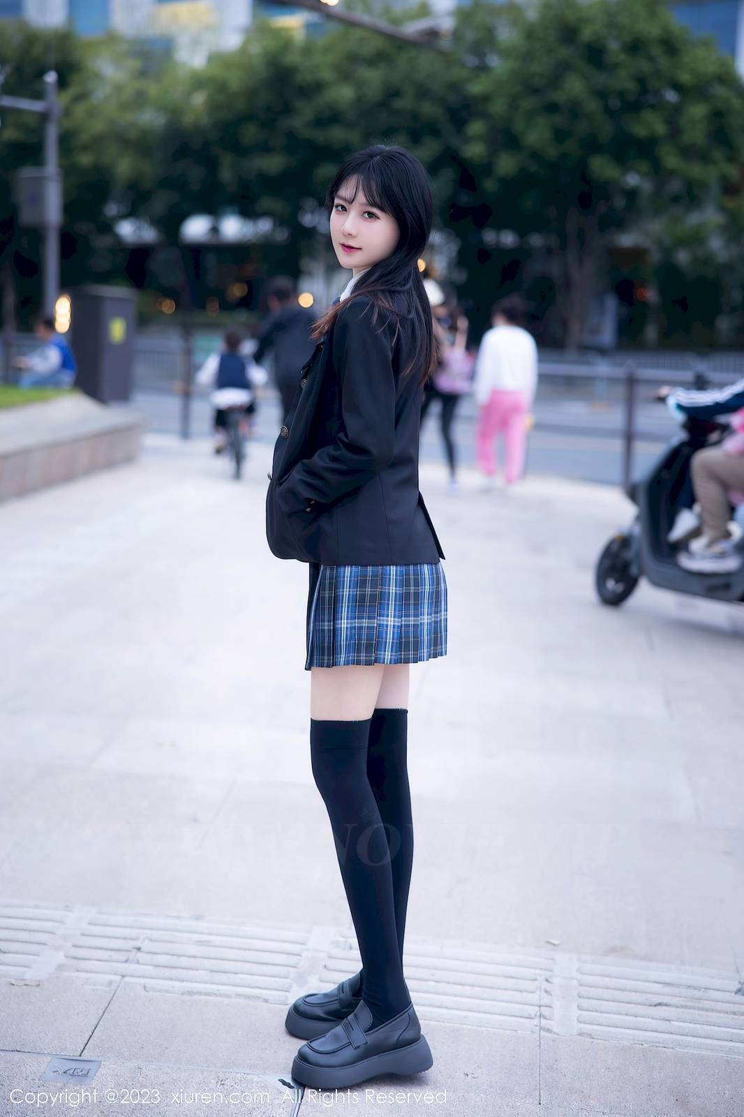 秀人网美女模特幼幼学妹制服格子裙搭配长筒袜性感写真-10