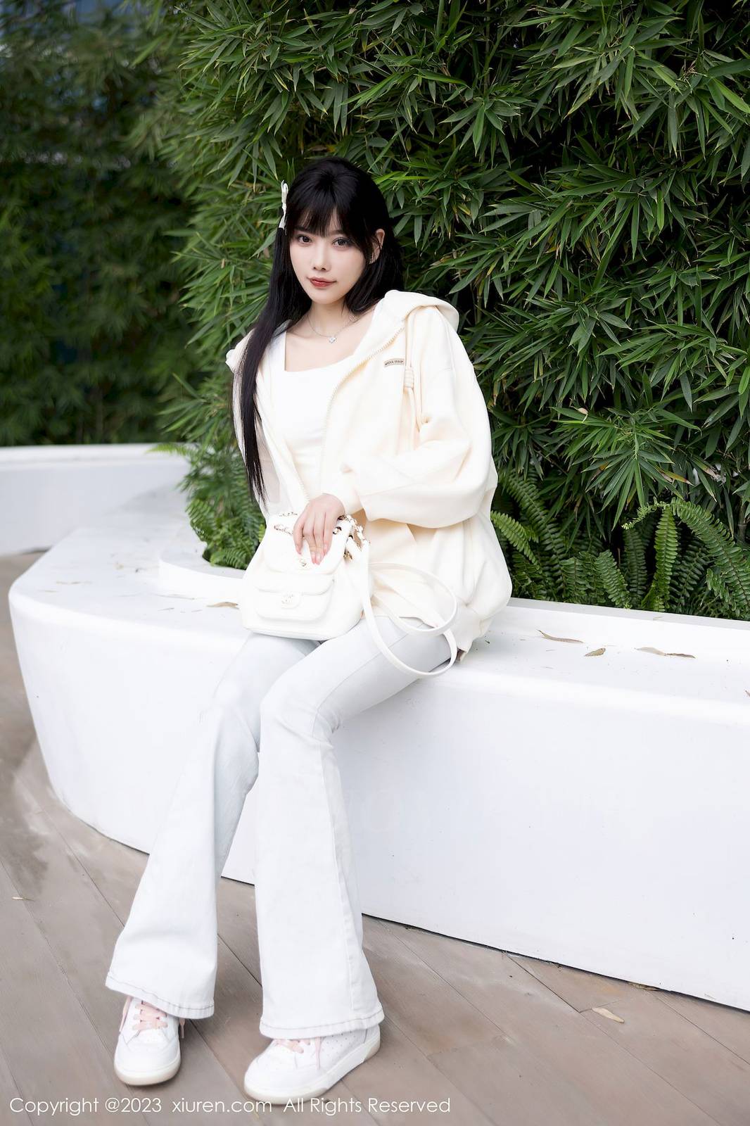 秀人网性感女神杨晨晨Yome白色牛仔裤搭配原色丝袜写真-5