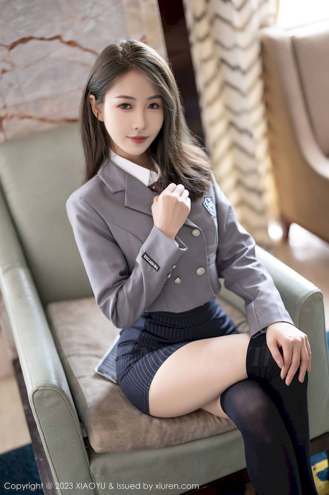 语画界美女模特苏苏阿白色上衣搭配黑色长筒袜性感写真-8