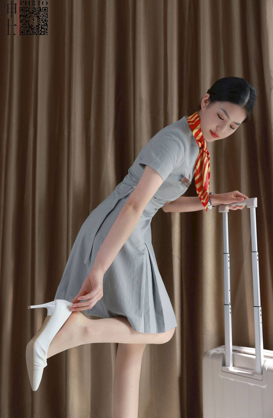 SHENSHI绅士美女模特美娜丝袜美腿空姐制服写真-35