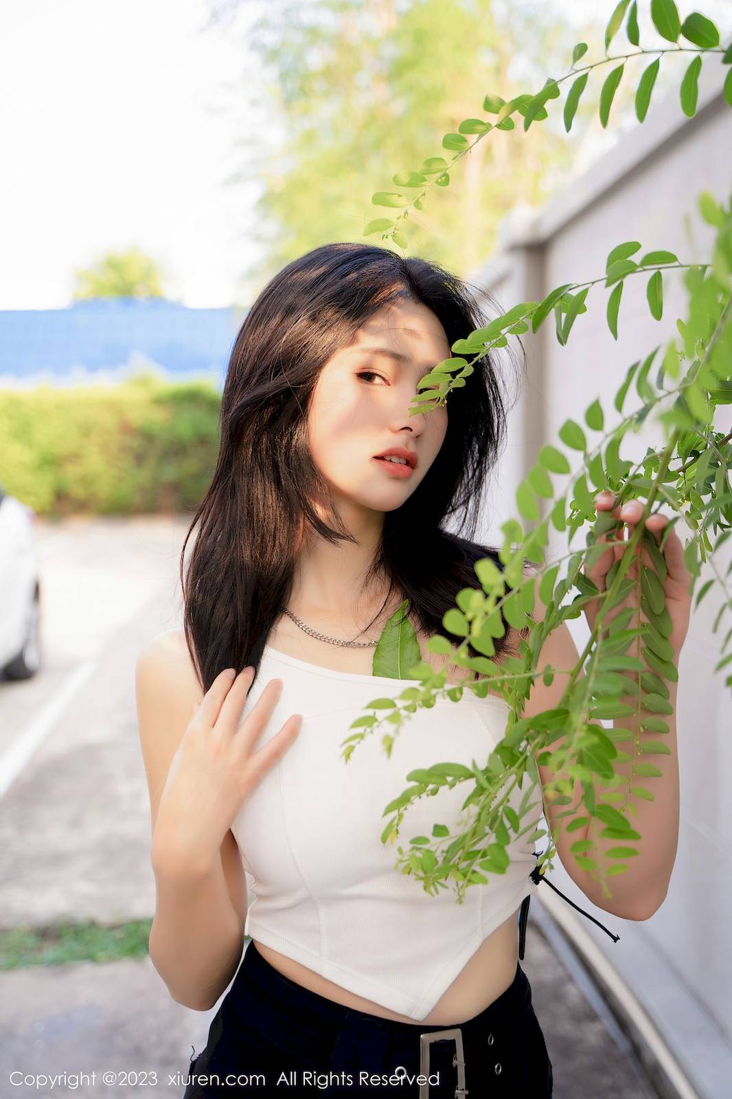 秀人网美女模特艾希儿白色上衣搭配黑色短裤性感写真-21