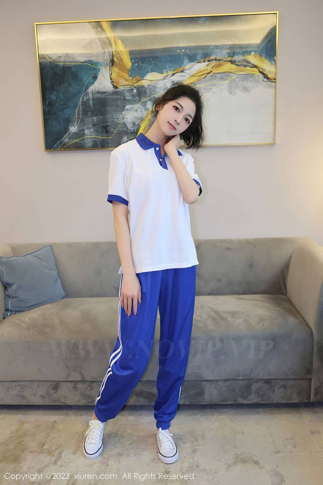 秀人网新人模特茜茜Kimi清纯学妹装扮苗条动人性感写真-2