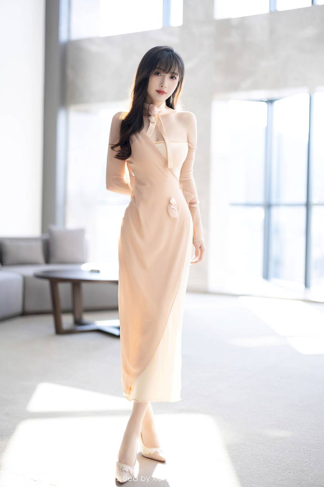 语画界美女模特林星阑浅色连衣长裙搭配原色丝袜贵州旅拍