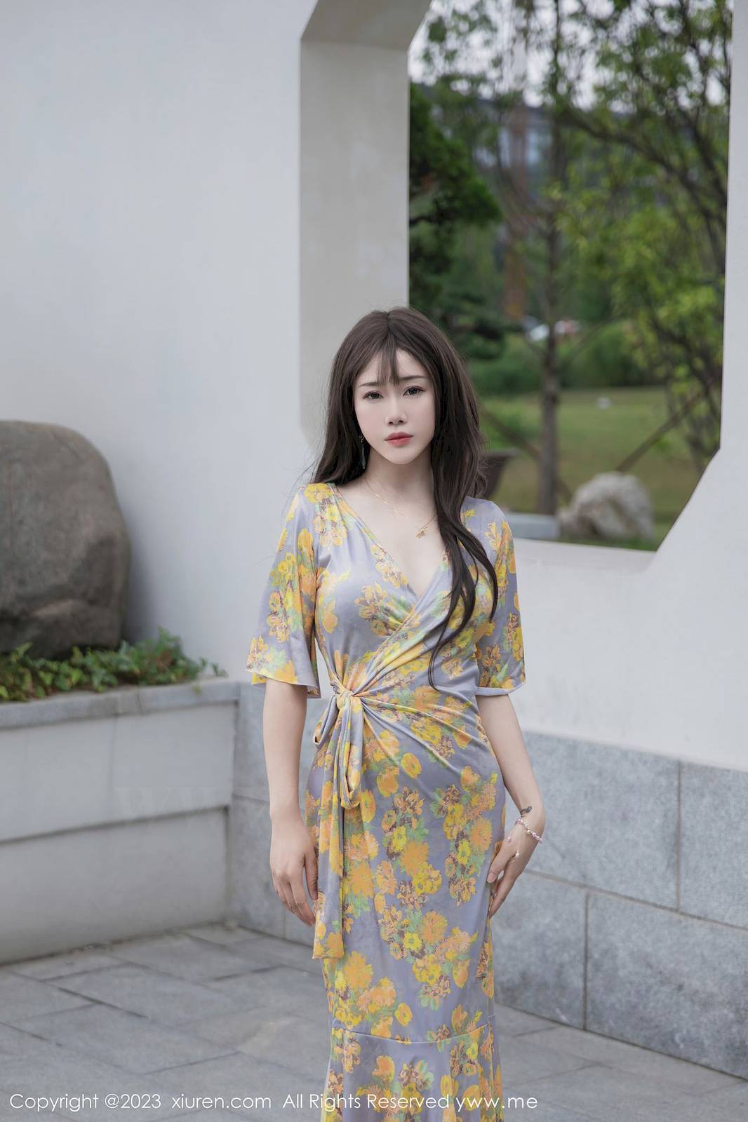 秀人网美女模特严利娅Yuliya黄灰色睡裙高挑身材性感写真-24