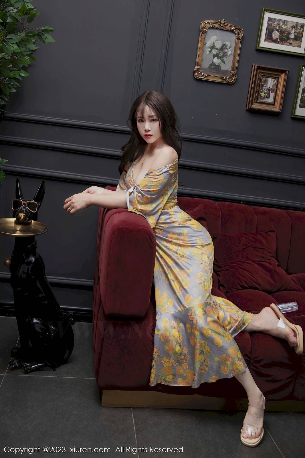 秀人网美女模特严利娅Yuliya黄灰色睡裙高挑身材性感写真-21