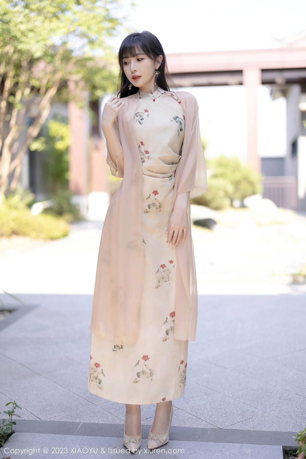 语画界美女模特林星阑蓝杏色旗袍黑色苗族服饰性感写真-6