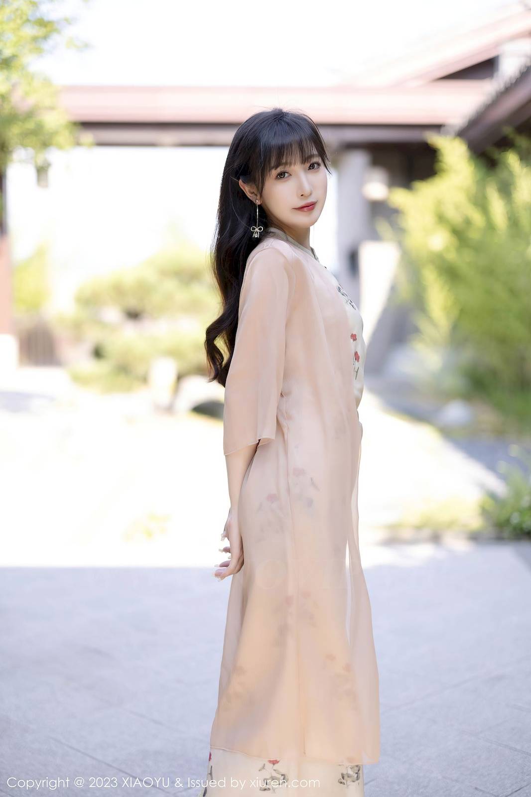 语画界美女模特林星阑蓝杏色旗袍黑色苗族服饰性感写真-7