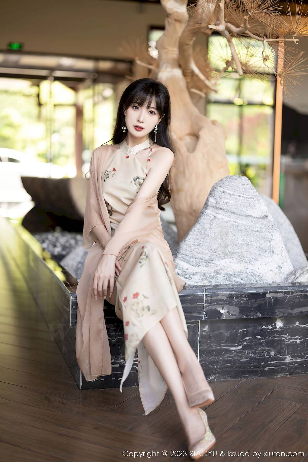 语画界美女模特林星阑蓝杏色旗袍黑色苗族服饰性感写真-10