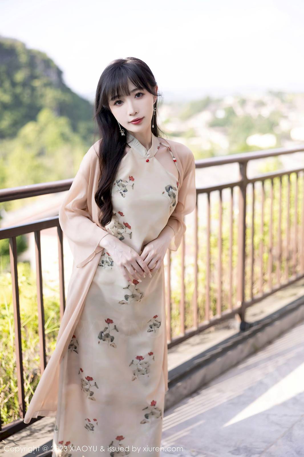 语画界美女模特林星阑蓝杏色旗袍黑色苗族服饰性感写真-13