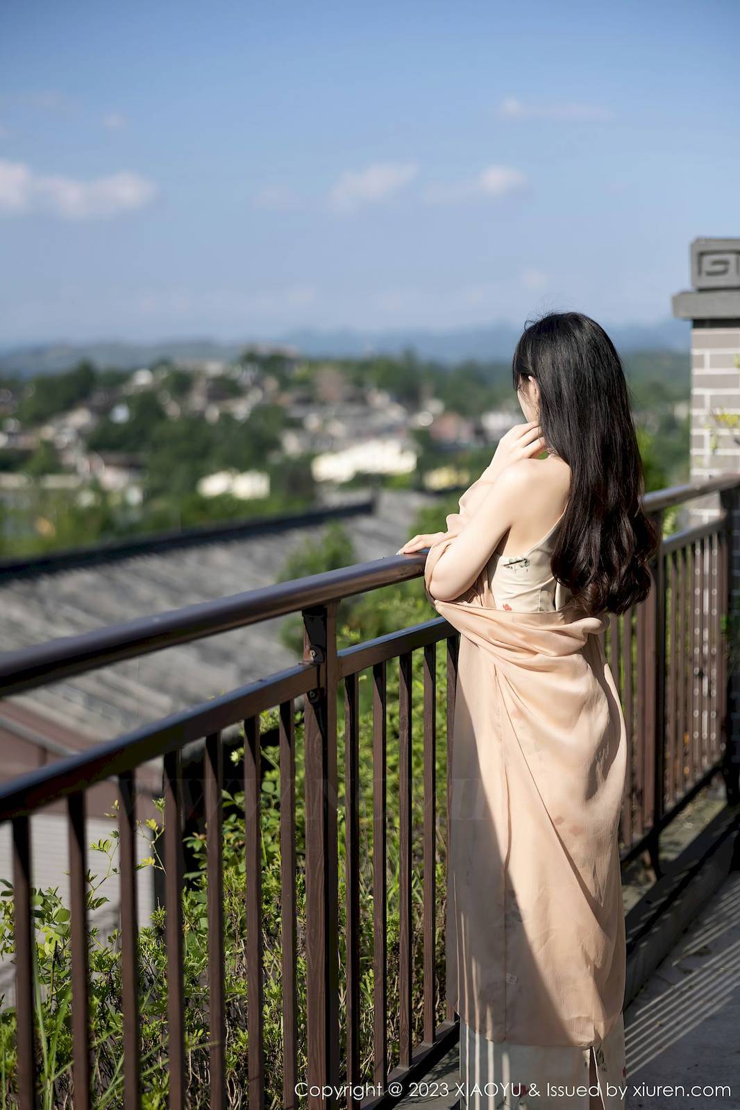 语画界美女模特林星阑蓝杏色旗袍黑色苗族服饰性感写真-16