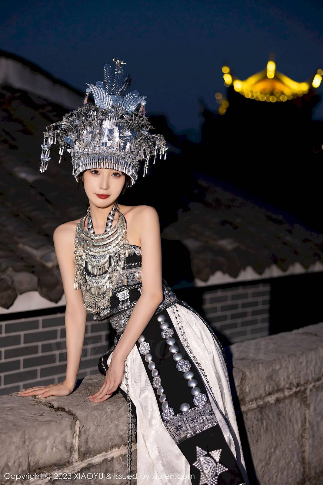 语画界美女模特林星阑蓝杏色旗袍黑色苗族服饰性感写真-25