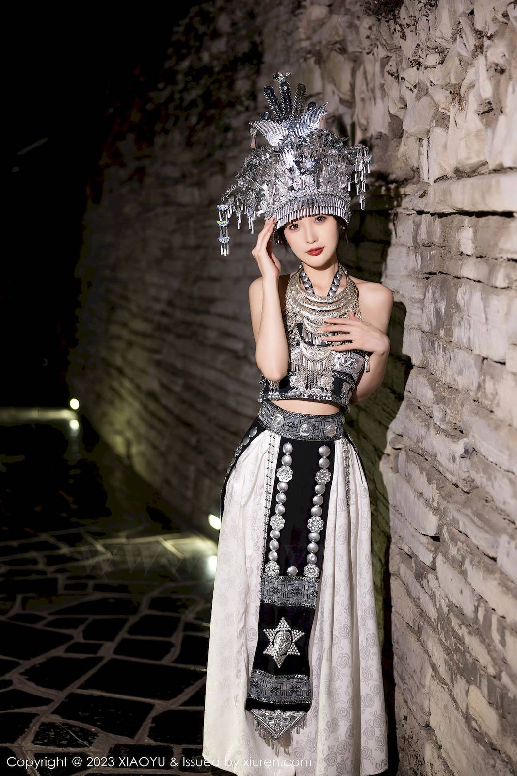 语画界美女模特林星阑蓝杏色旗袍黑色苗族服饰性感写真-29