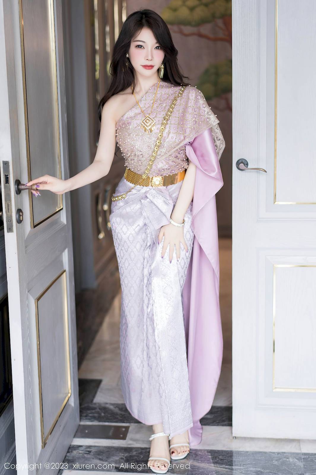 秀人网性感女神徐莉芝Booty粉灰色长裙微露小蛮腰写真