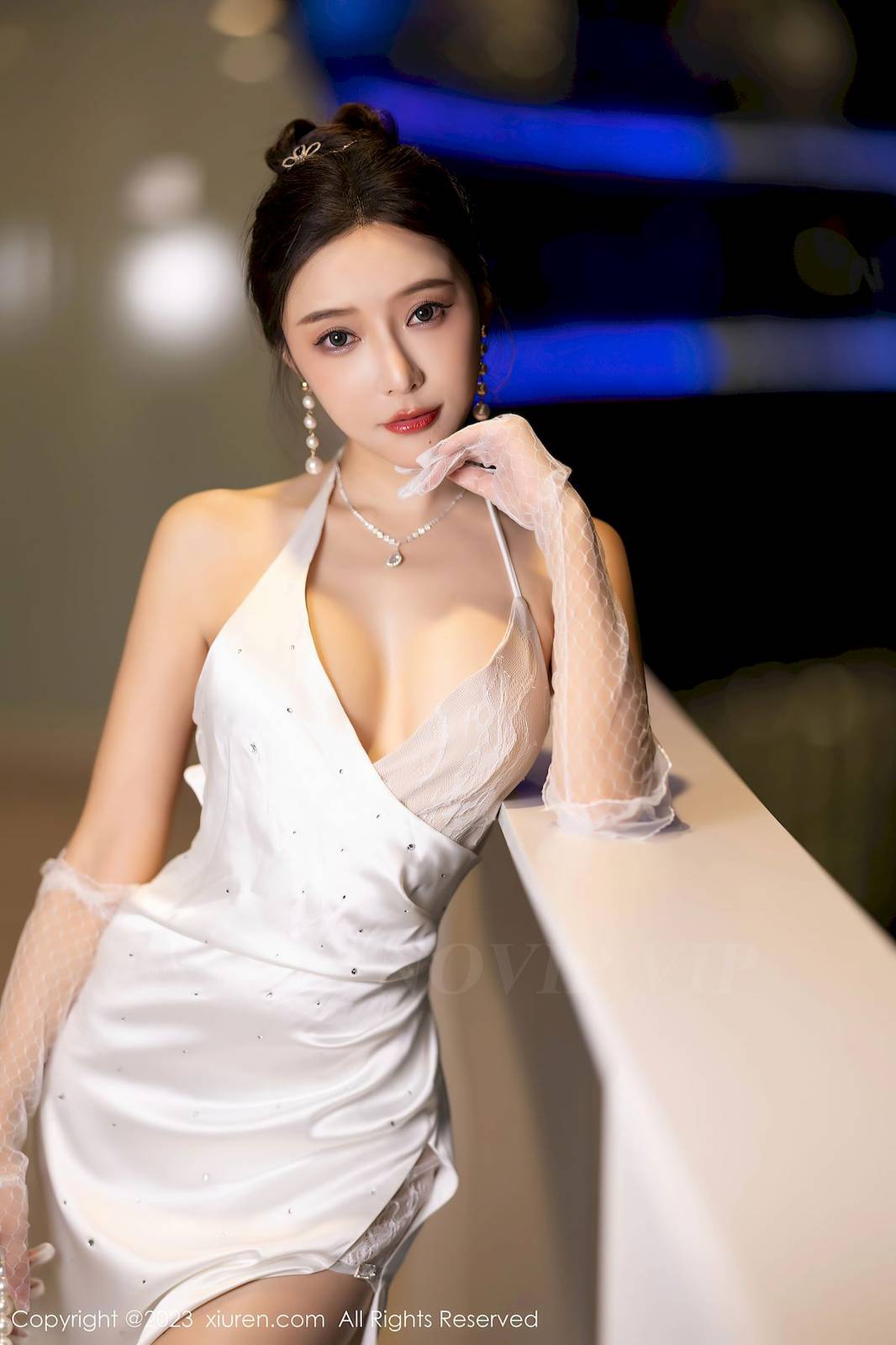 秀人网性感女神王馨瑶yanni白色礼裙白色高跟鞋安吉旅拍-6