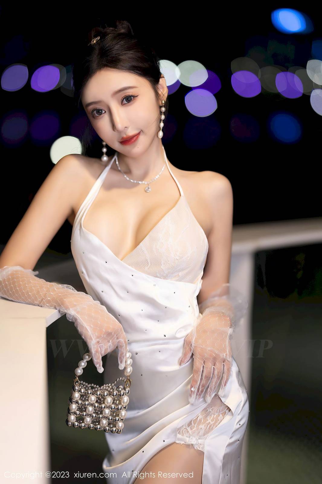 秀人网性感女神王馨瑶yanni白色礼裙白色高跟鞋安吉旅拍-11