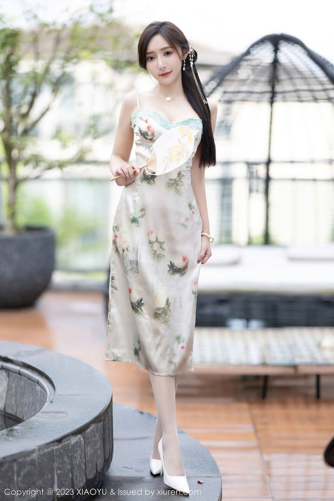 语画界性感女神王馨瑶yanni吊带长裙情趣旗袍曼妙写真