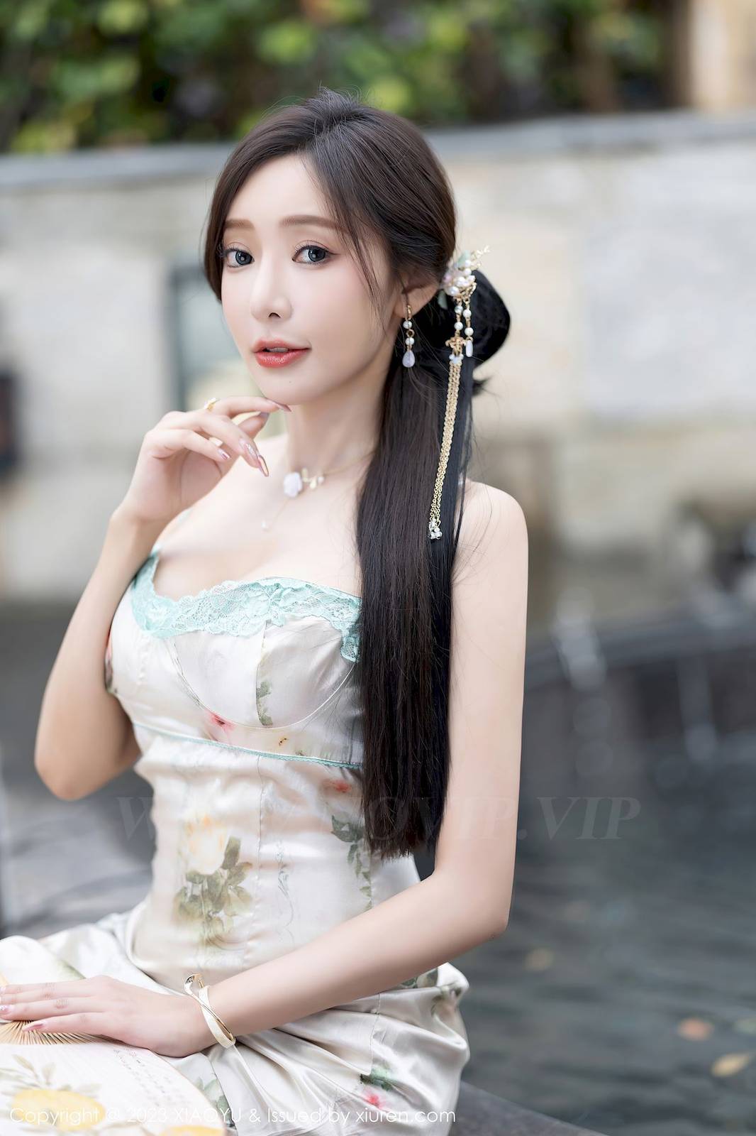 语画界性感女神王馨瑶yanni吊带长裙情趣旗袍曼妙写真-12