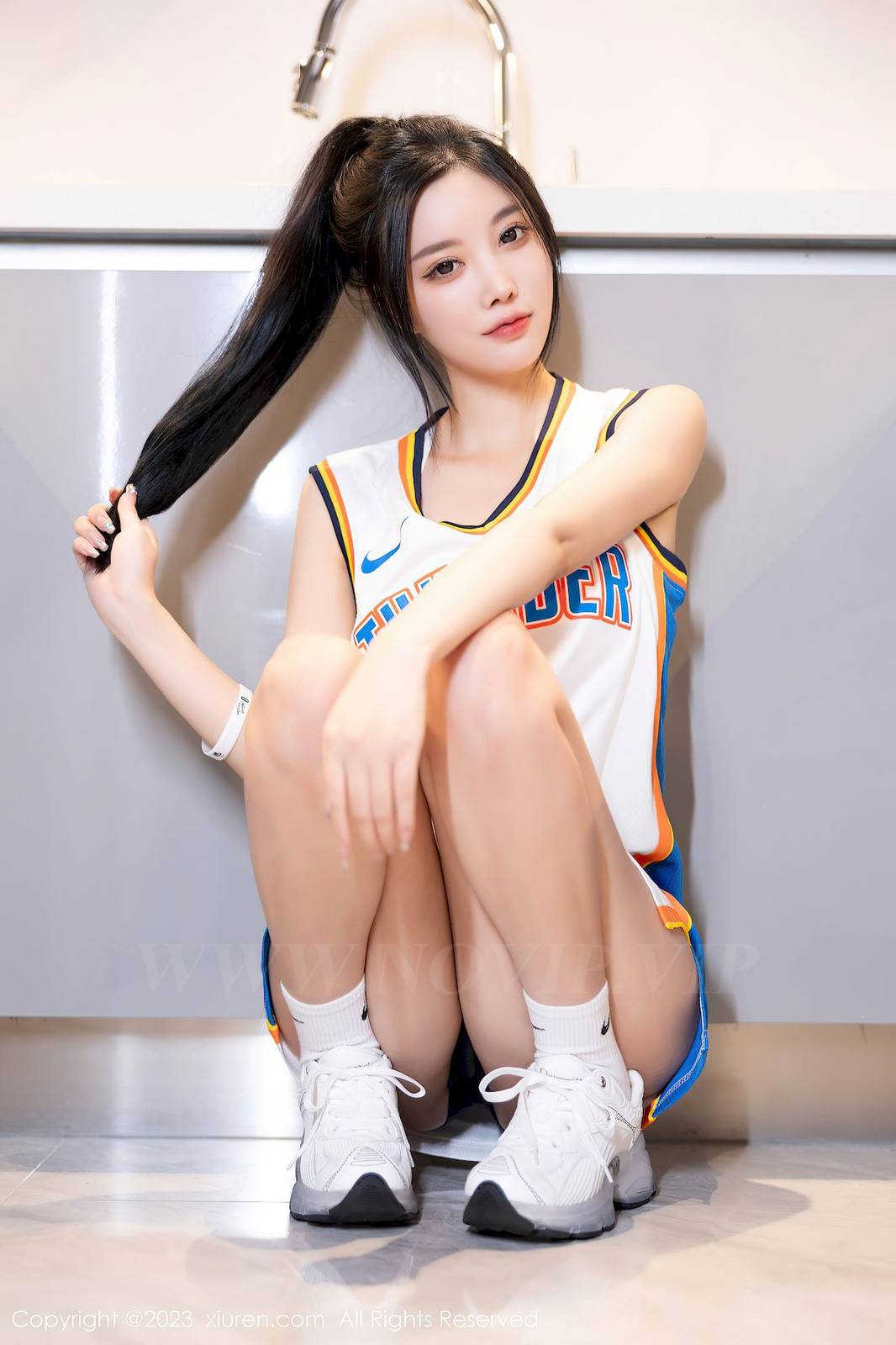 秀人网性感女神杨晨晨Yome白色服饰丰腴身材安吉旅拍-5