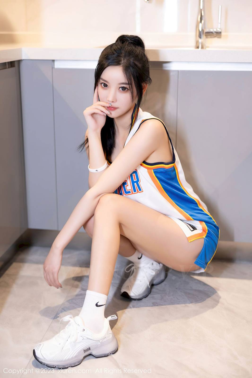 秀人网性感女神杨晨晨Yome白色服饰丰腴身材安吉旅拍-6