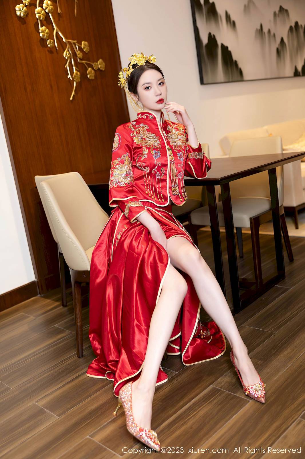 秀人网美女模特梦心玥红色中式婚服高挑身姿性感写真-11