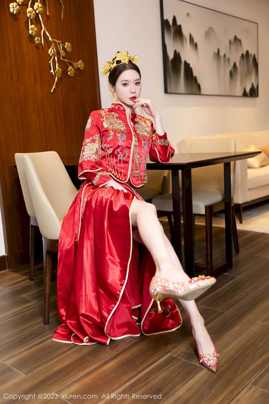 秀人网美女模特梦心玥红色中式婚服高挑身姿性感写真-12