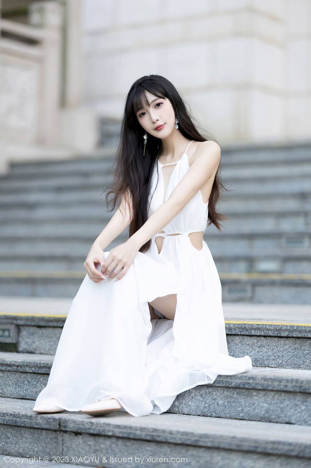 语画界女神林星阑白色连衣长裙搭配修长美腿海南旅拍-8