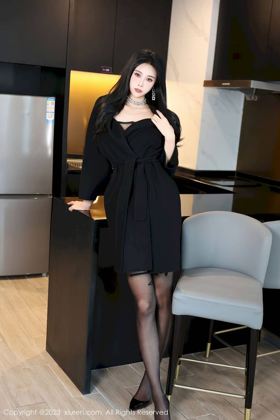 秀人网美女模特草莓mm黑色外套搭配魅惑黑丝性感写真-6