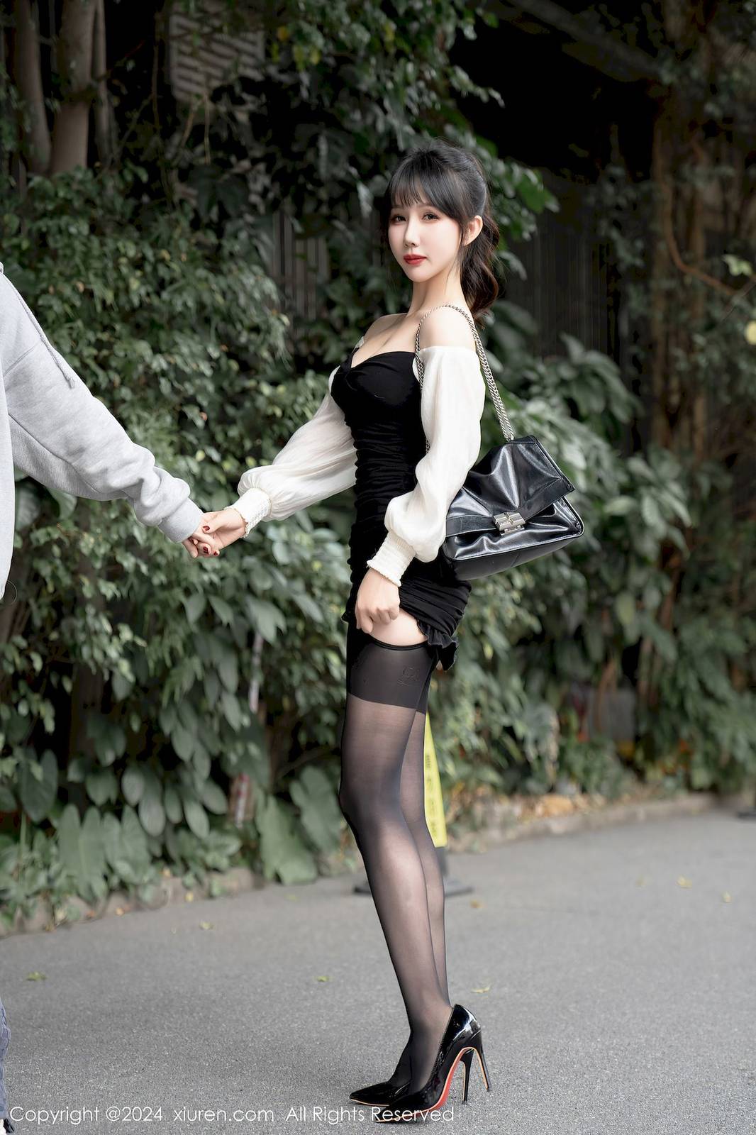 秀人网美女模特波巧酱你的机器人女友主题性感写真