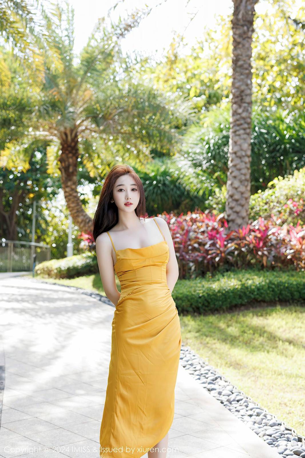 爱蜜社模特九月生_娇柔欲滴少女的娇媚感十足性感写真